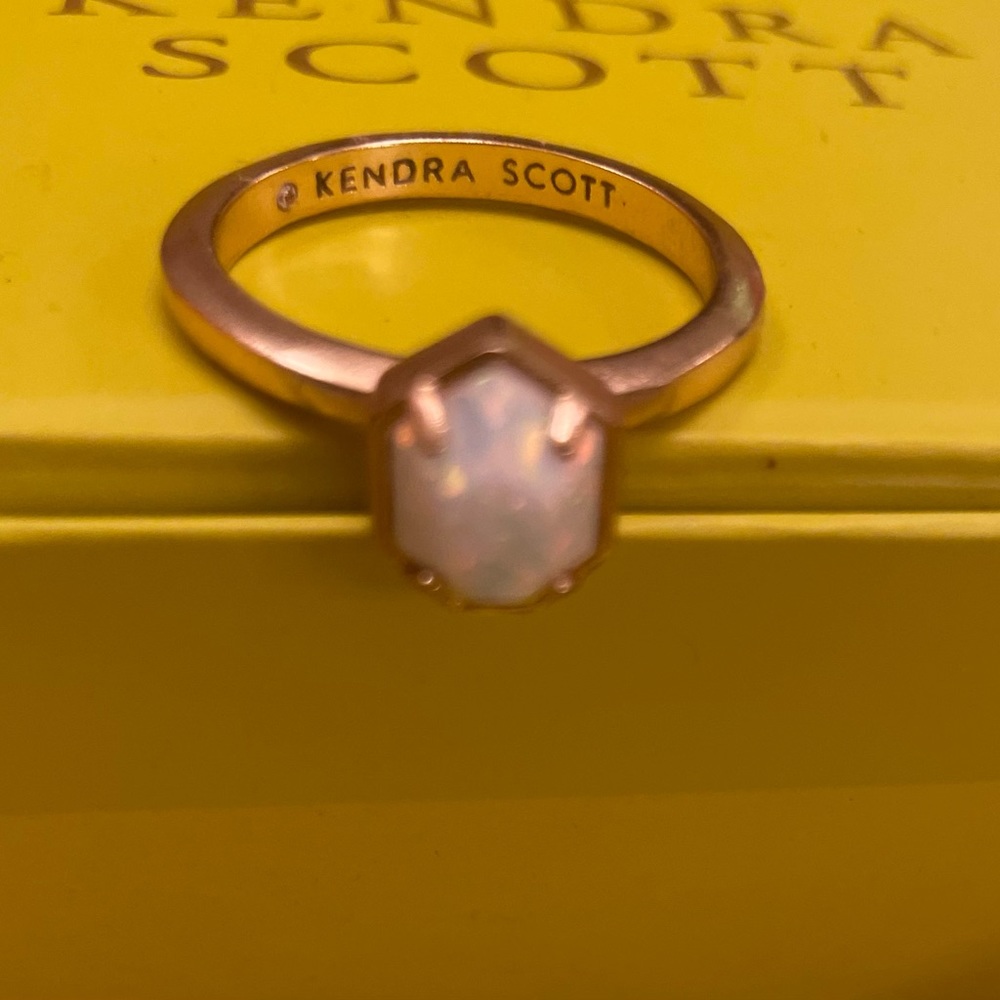 Kendra Scott White Kyocera Opal & Rose Gold Calvin Ring - Picture 3 of 4